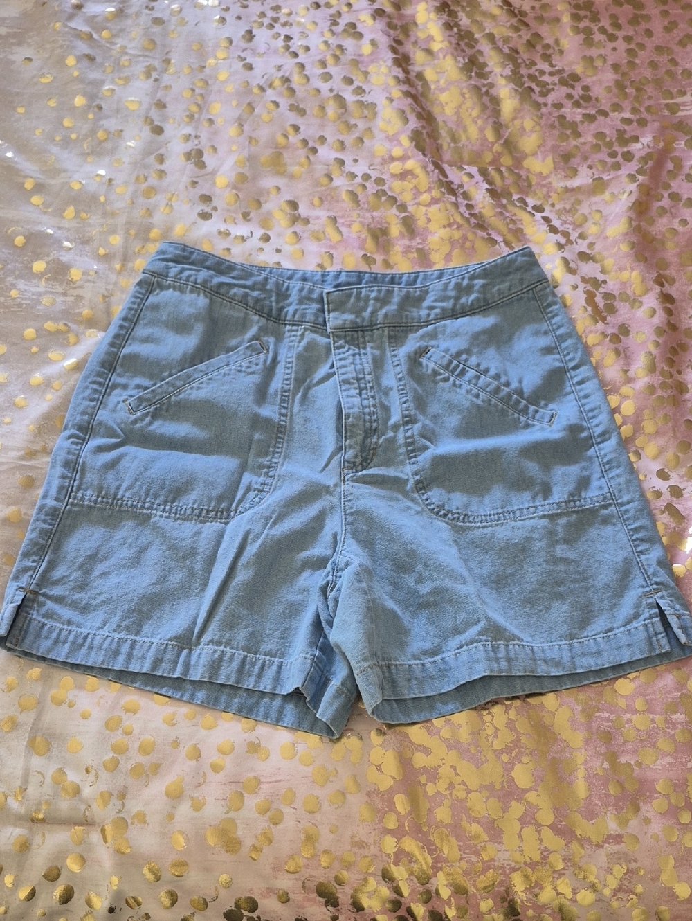 High-Waist Light Blue Women's Shorts with Front Patch Pockets